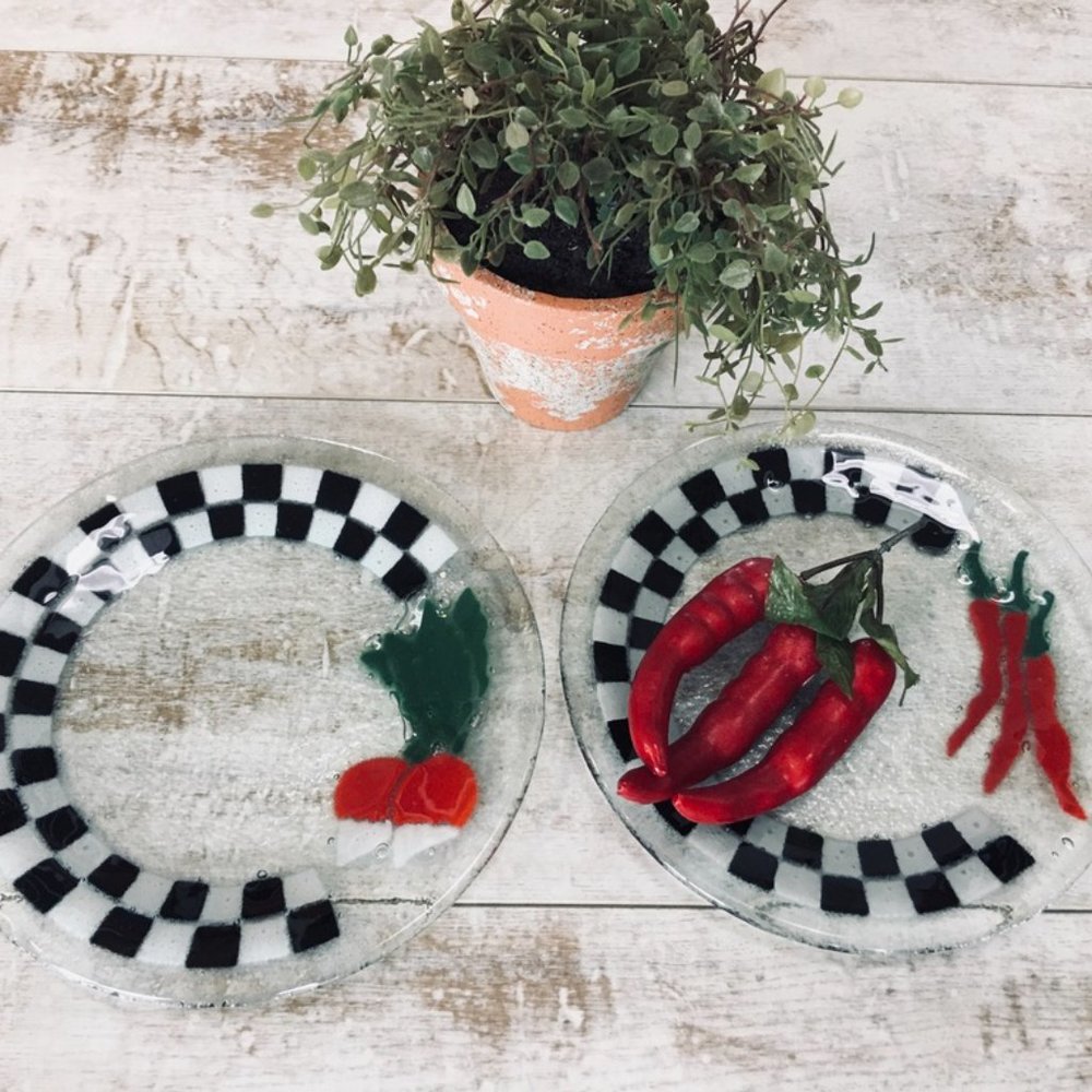 FIRM! RARE VINTAGE Peggy Karr Checkerboard Radish & Pepper Plates (2)
